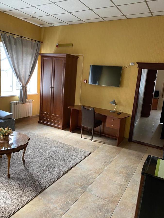 Hotel Gostynnyi Dvir Bucha Exterior foto