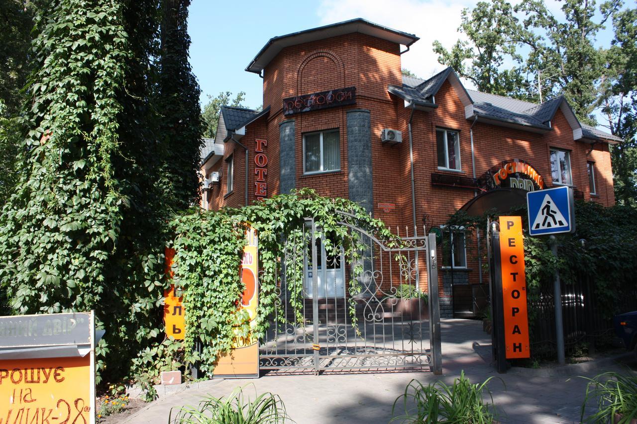 Hotel Gostynnyi Dvir Bucha Exterior foto