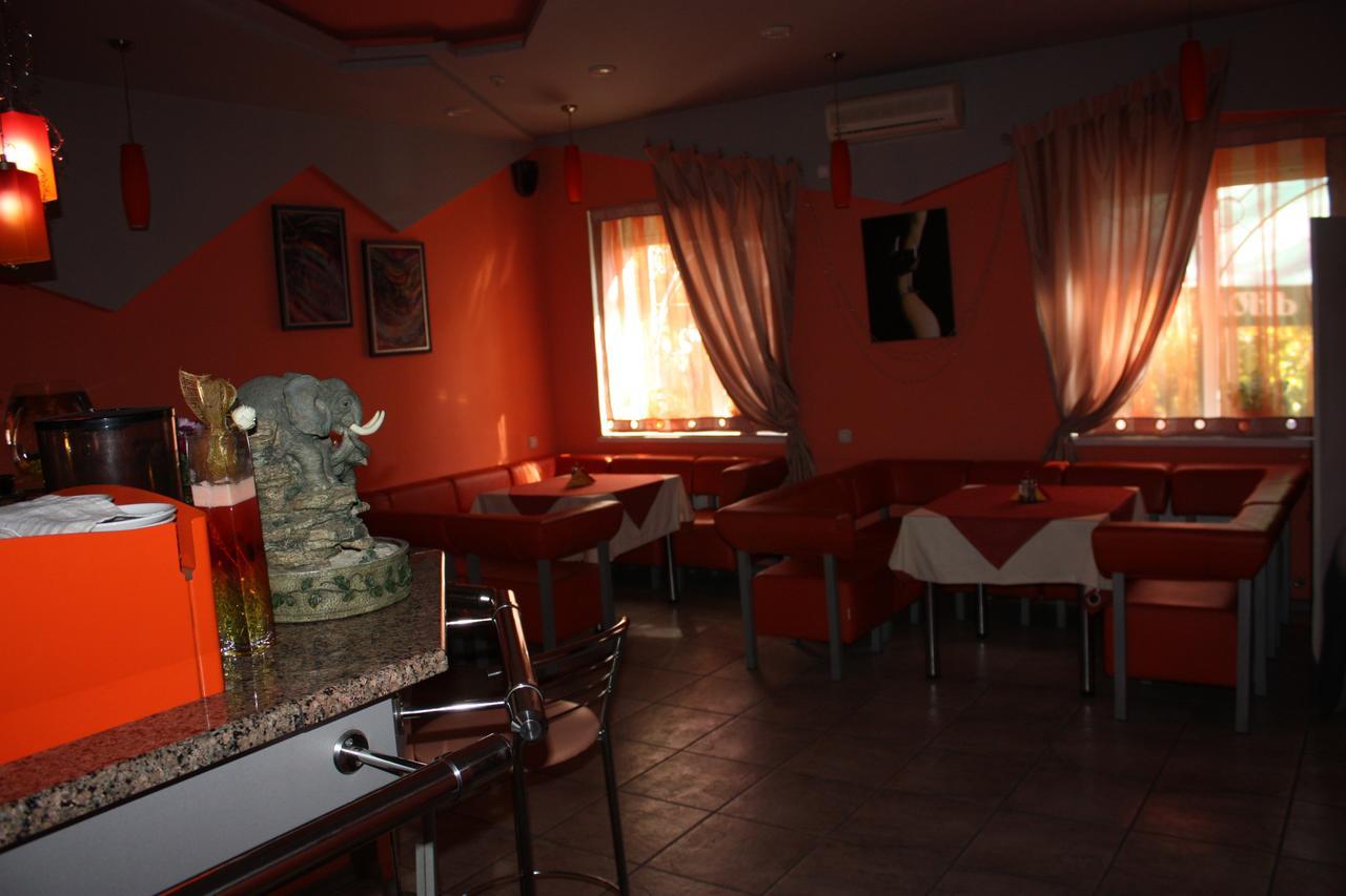 Hotel Gostynnyi Dvir Bucha Exterior foto