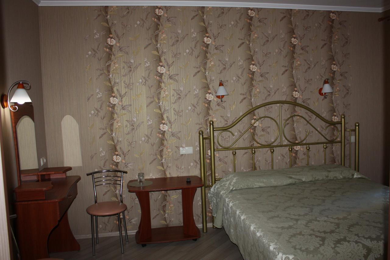 Hotel Gostynnyi Dvir Bucha Quarto foto